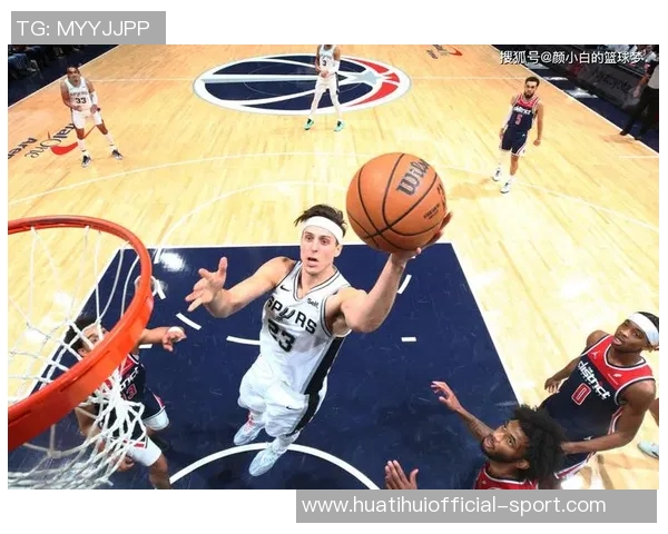 文班在挡拆后华丽转身空接背扣展现惊人弹跳与技巧 文班在挡拆后华丽转身空接背扣展现惊人弹跳与技巧