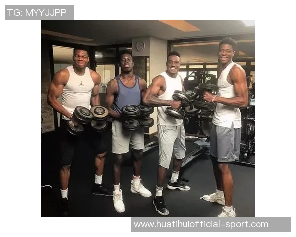 字母哥身穿43号球衣训练双臂肌肉线条惊艳全场引发热议 字母哥身穿43号球衣训练双臂肌肉线条惊艳全场引发热议