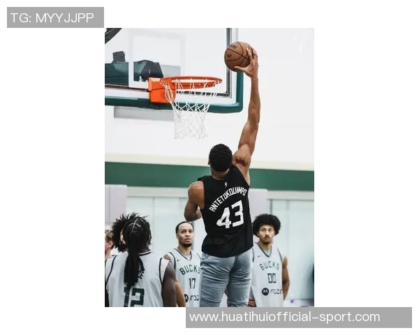 字母哥身穿43号球衣训练双臂肌肉线条惊艳全场引发热议