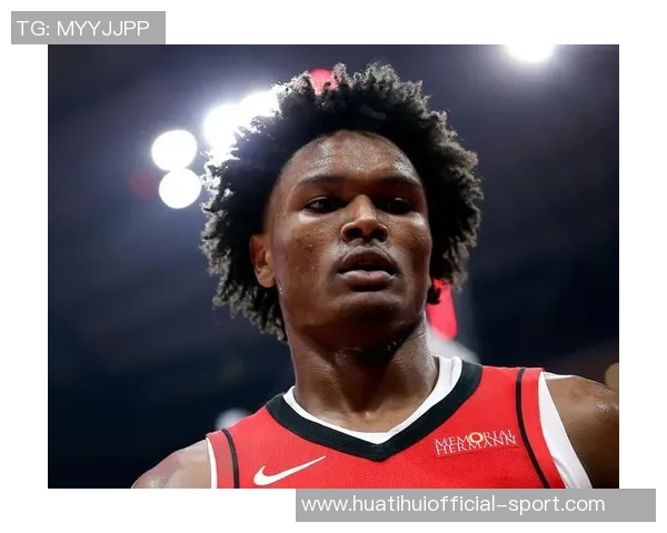 阿门对裁判判罚感到震惊半场4犯需更加谨慎应对挑战