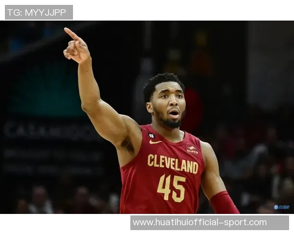 米切尔半场三分火力全开5投5中轻松拿下15分助球队争胜 米切尔半场三分火力全开5投5中轻松拿下15分助球队争胜